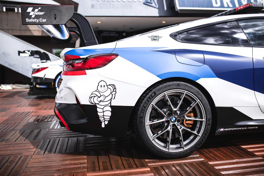Детали экстерьера BMW M8 Competition Coupe MotoGP Safety Car (F92) 2019 года  (фото 3 из 38)